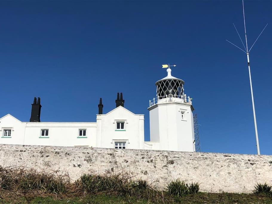 Studio, Ideally Located At Beautiful Lizard Point, Cornwall Apartamento Helston Exterior foto