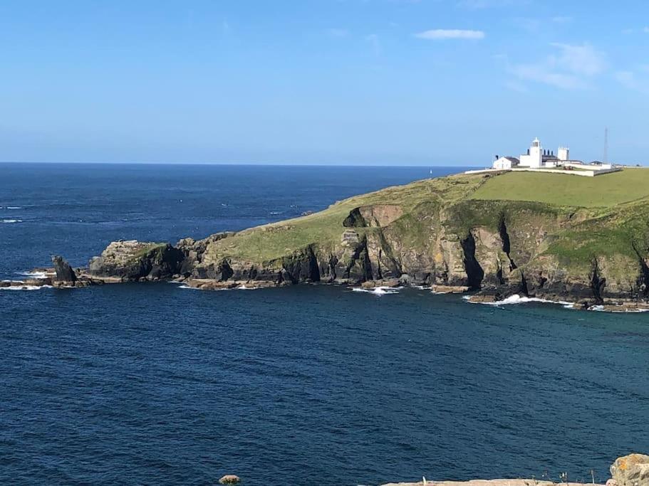 Studio, Ideally Located At Beautiful Lizard Point, Cornwall Apartamento Helston Exterior foto
